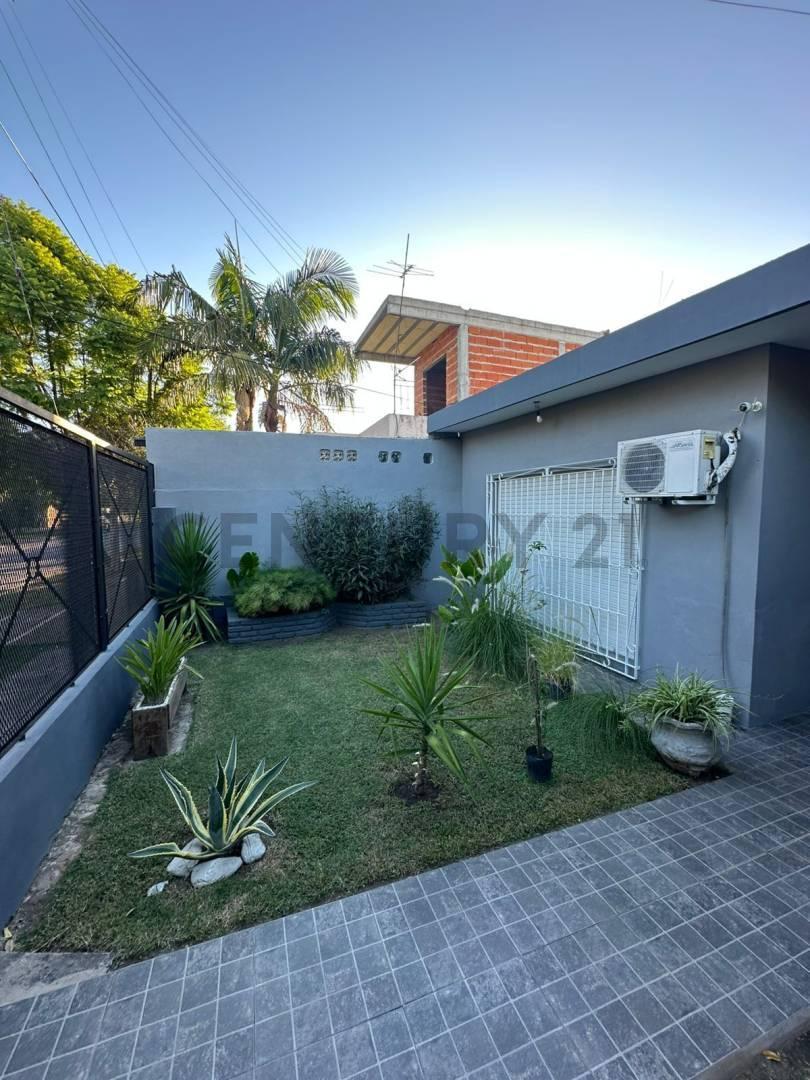 VENTA CASA 3 AMBIENTES / PATIO / COCHERA - SOLANO