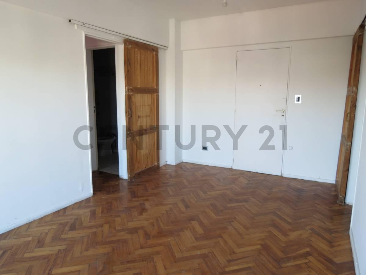 Foto de VENTA DEPARTAMENTO 2 AMBIENTES BERNAL - BARRIO PARQUE, imagen 2