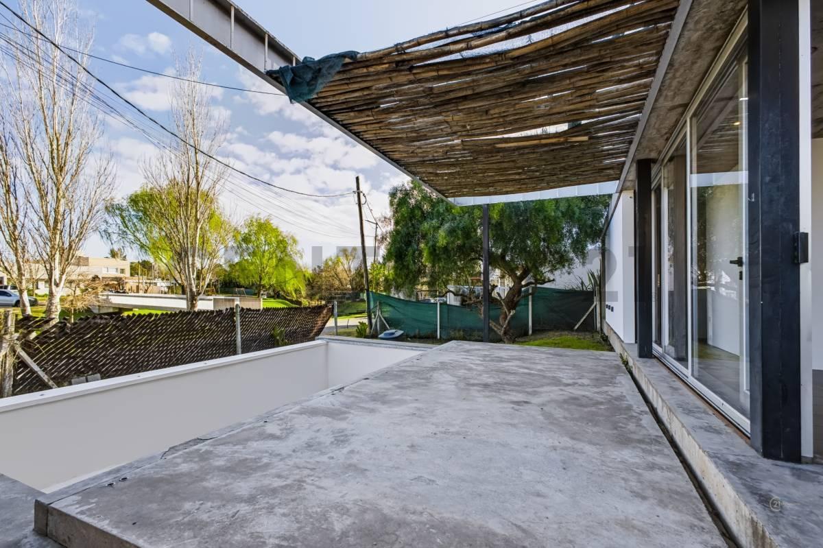 Foto de Casa en Alquiler de 2 dormitorios con pileta en Barrio Cerrado, imagen 2