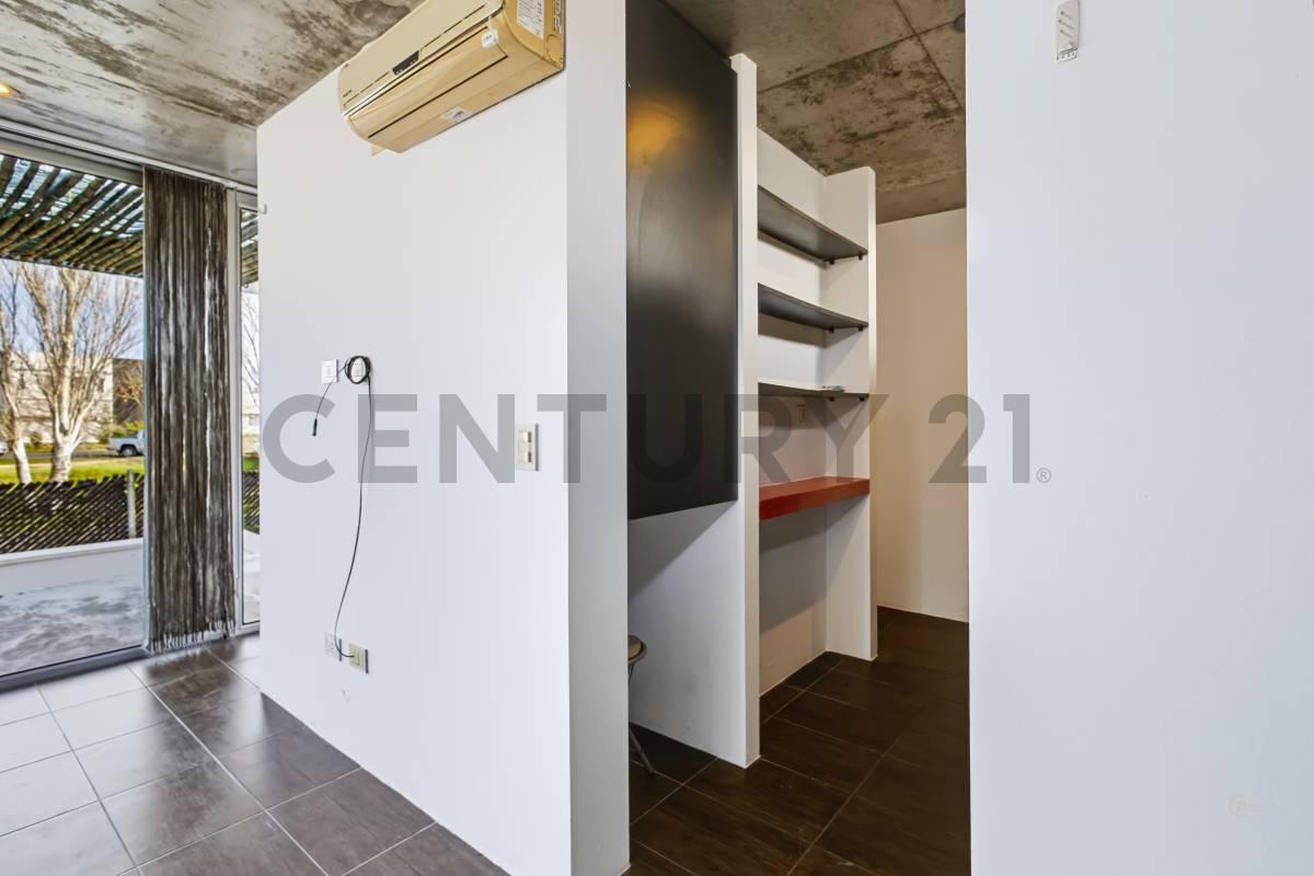 Foto de Casa en Alquiler de 2 dormitorios con pileta en Barrio Cerrado, imagen 1