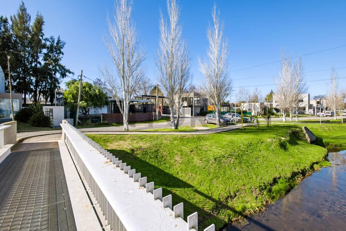 Foto de Casa en Alquiler de 2 dormitorios con pileta en Barrio Cerrado, imagen 4