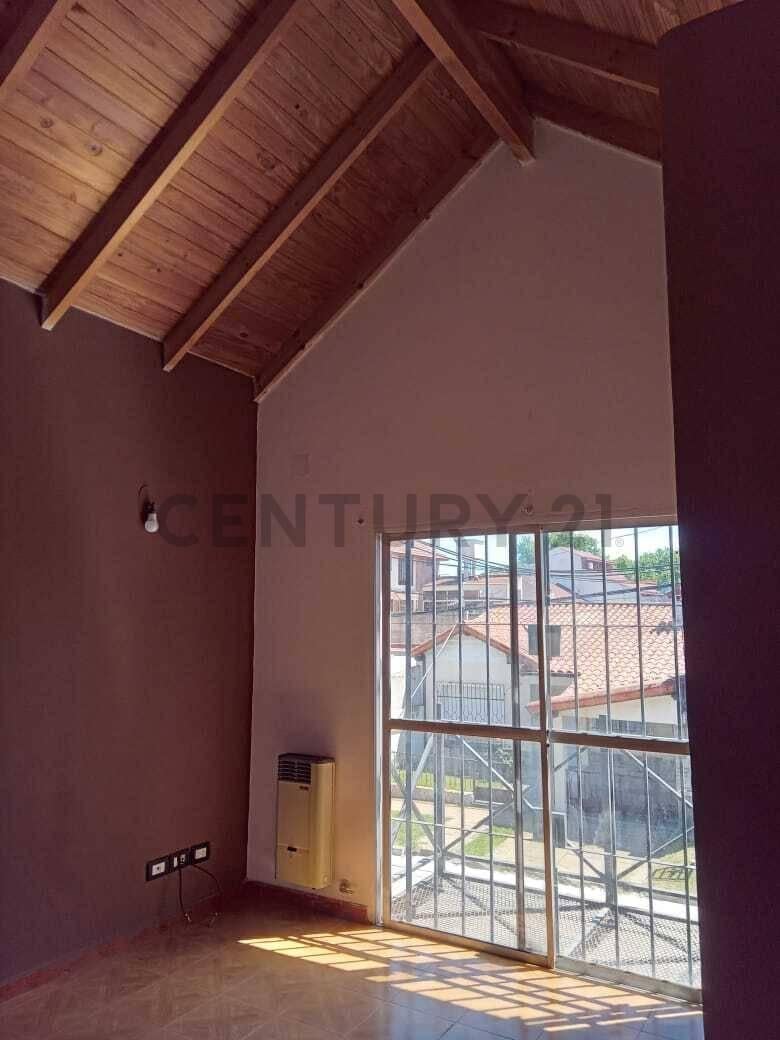 Foto de VENTA PH TIPO DUPLEX 2 AMBIENTES BERNAL, imagen 1