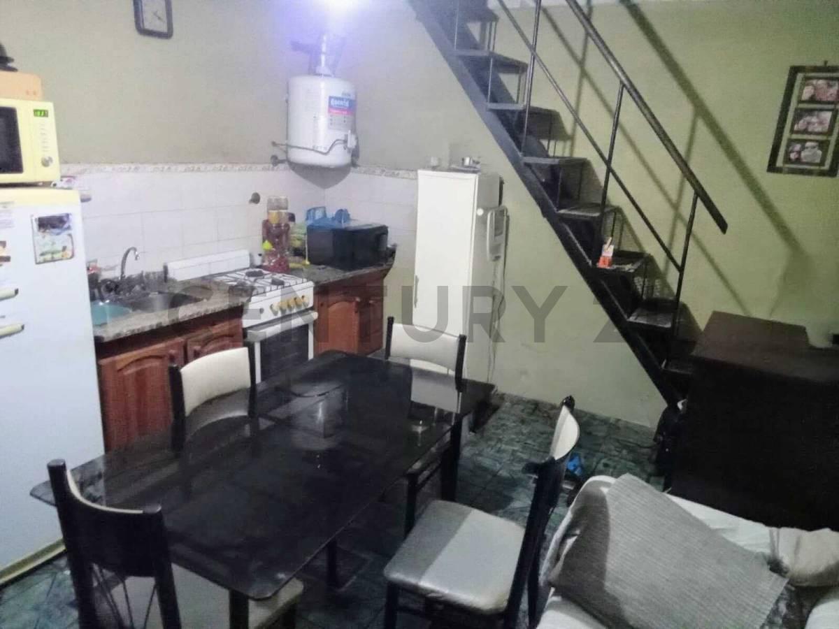 Foto de VENTA PH TIPO DUPLEX 2 AMBIENTES BERNAL, imagen 4