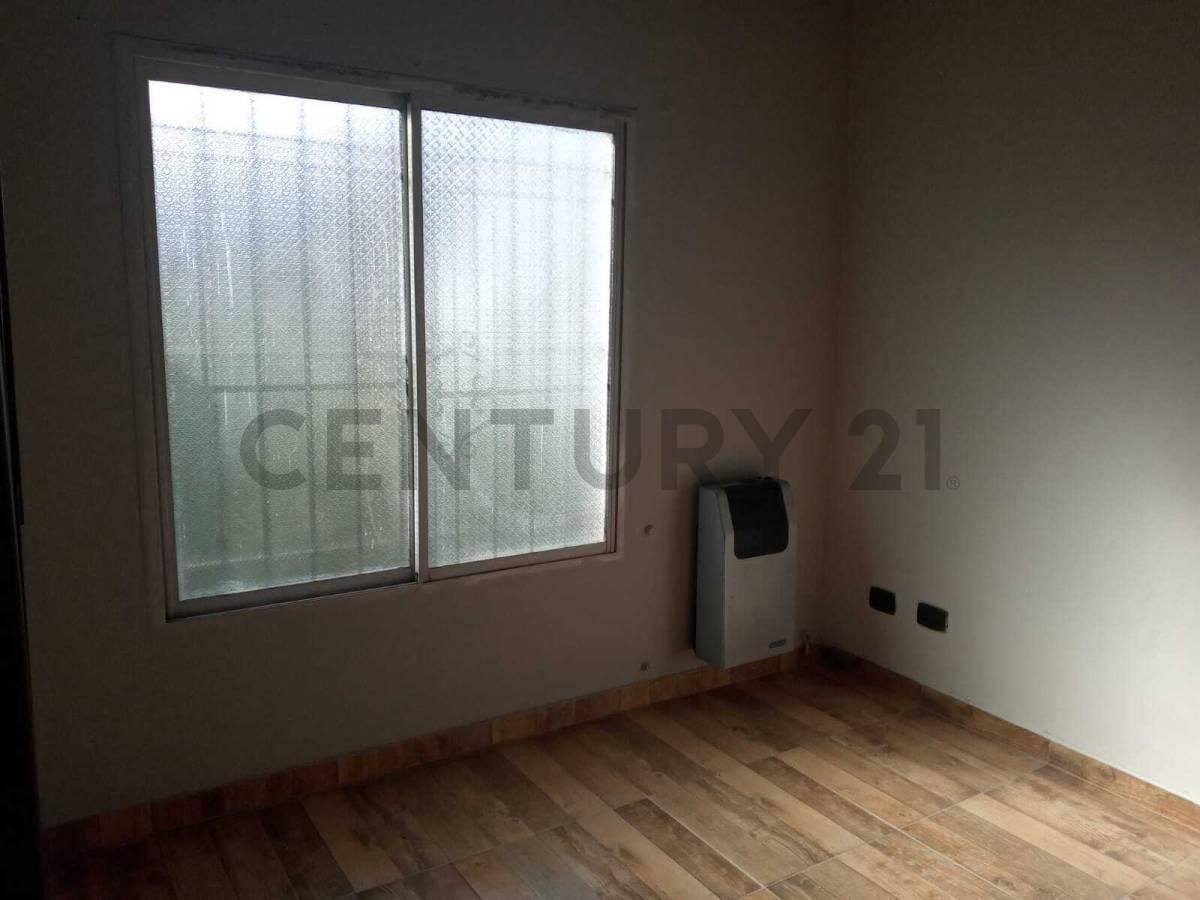 Foto de VENTA CASA 3 AMBIENTES TIPO DUPLEX - BERNAL, imagen 4