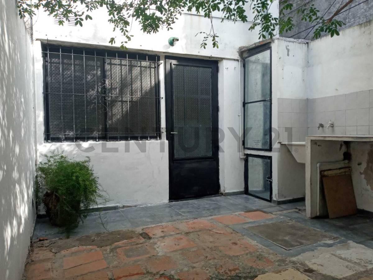 Foto de VENTA CASA 3 AMBIENTES TIPO DUPLEX - BERNAL, imagen 2