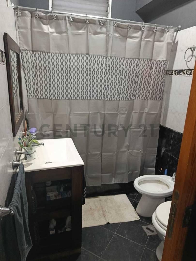 Foto de VENTA CASA - TIPO PH 4 AMBIENTES AL FRENTE BERNAL, imagen 5