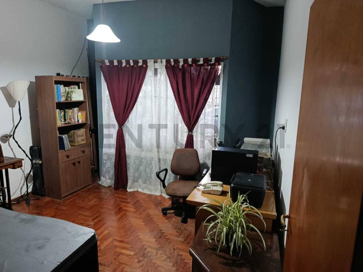 Foto de VENTA CASA - TIPO PH 4 AMBIENTES AL FRENTE BERNAL, imagen 1