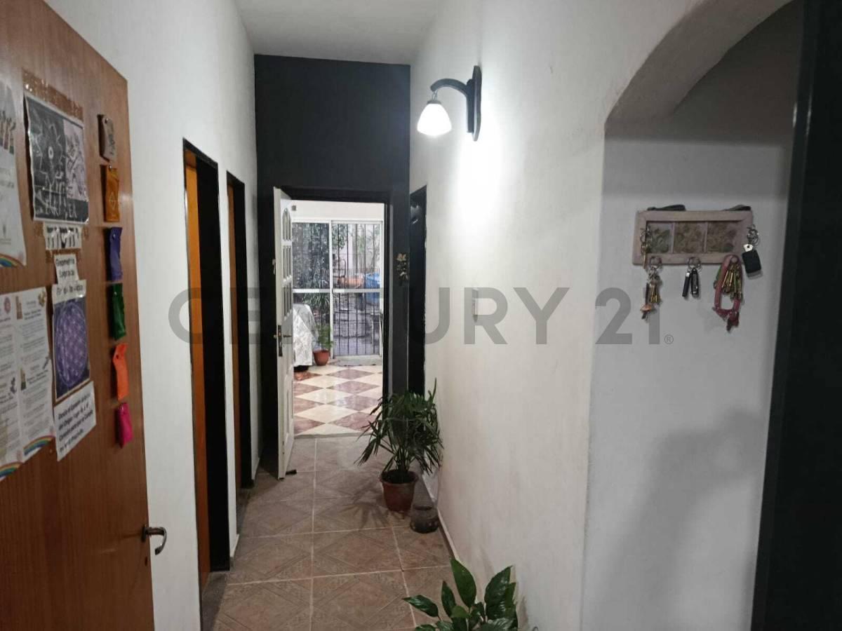 Foto de VENTA CASA - TIPO PH 4 AMBIENTES AL FRENTE BERNAL, imagen 3