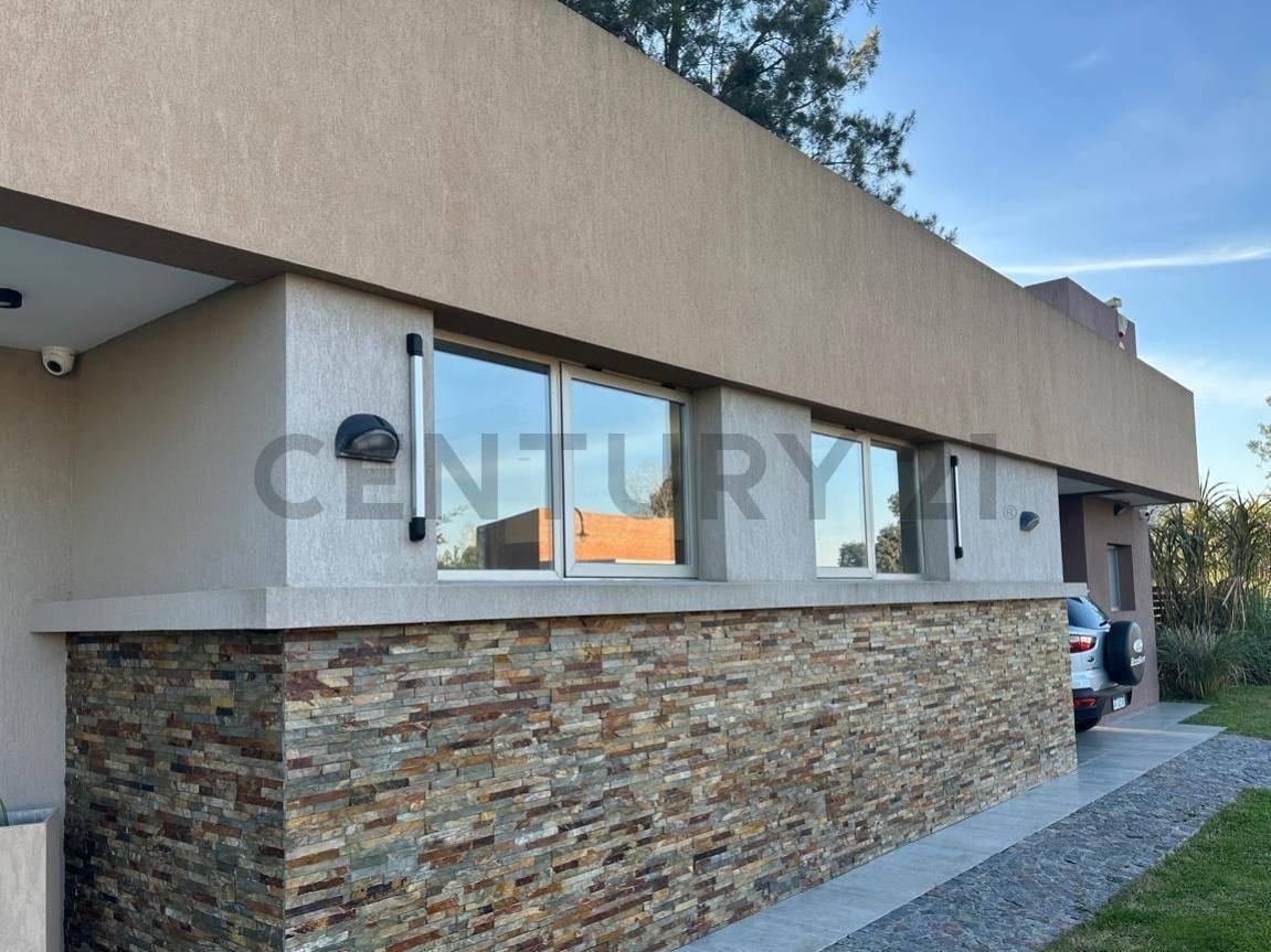 Foto de Casa a la venta de 2 Dormitorios, parque y pileta en Área 60 amoblada, imagen 3
