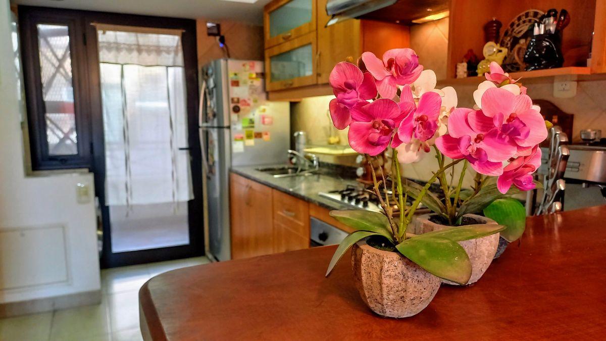 Departamento de 3 Ambientes en Venta con Balcón al Frente, Cochera y Parrilla