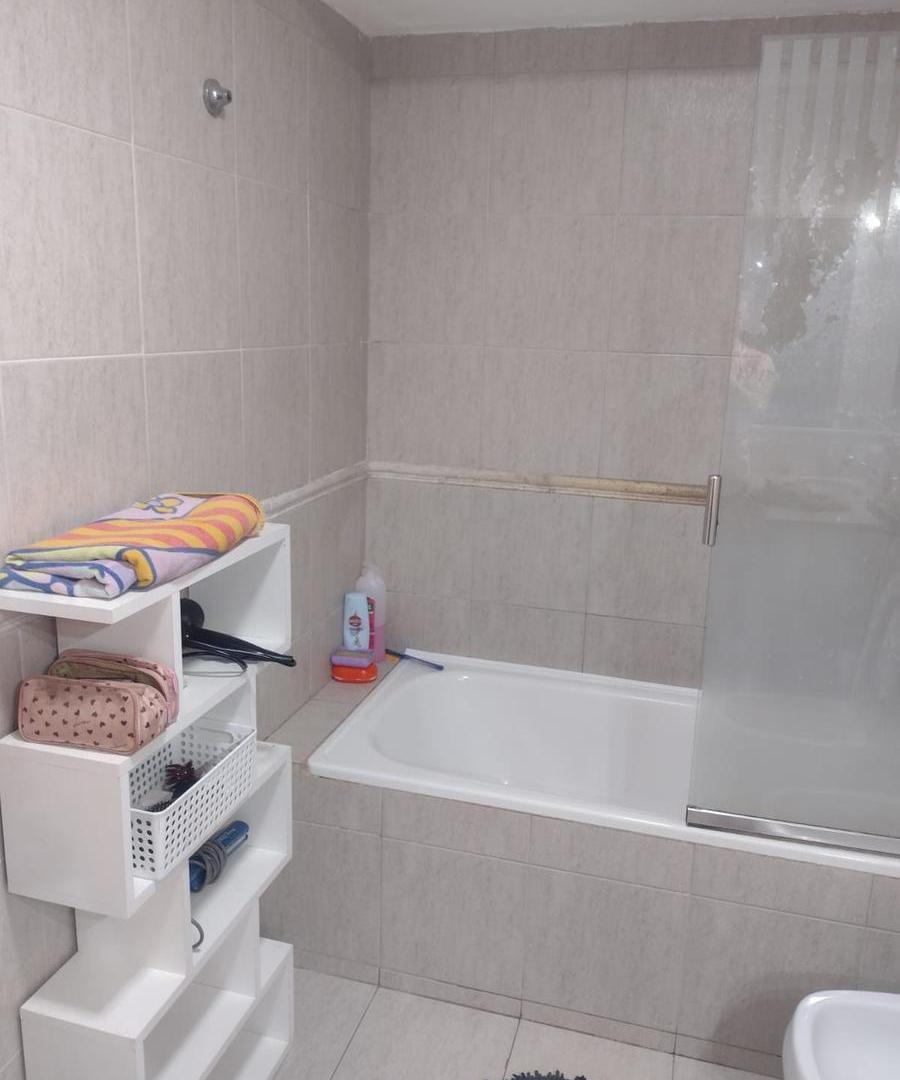 Foto de Departamento En Arroyito Tres Dormitorios con Cochera, imagen 5