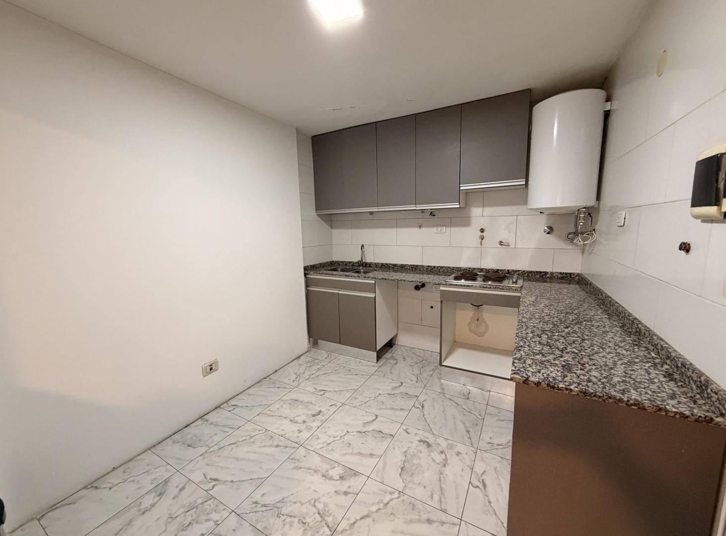 Foto de Departamento Un Dormitorio y Patio en Abasto, imagen 2