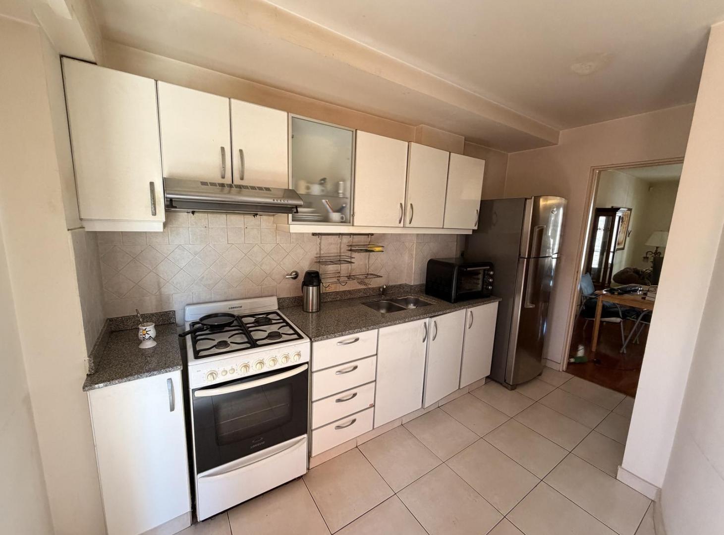 Foto de Departamento en Alquiler Tres Dormitorios Con Patio Barrio Centro, imagen 3