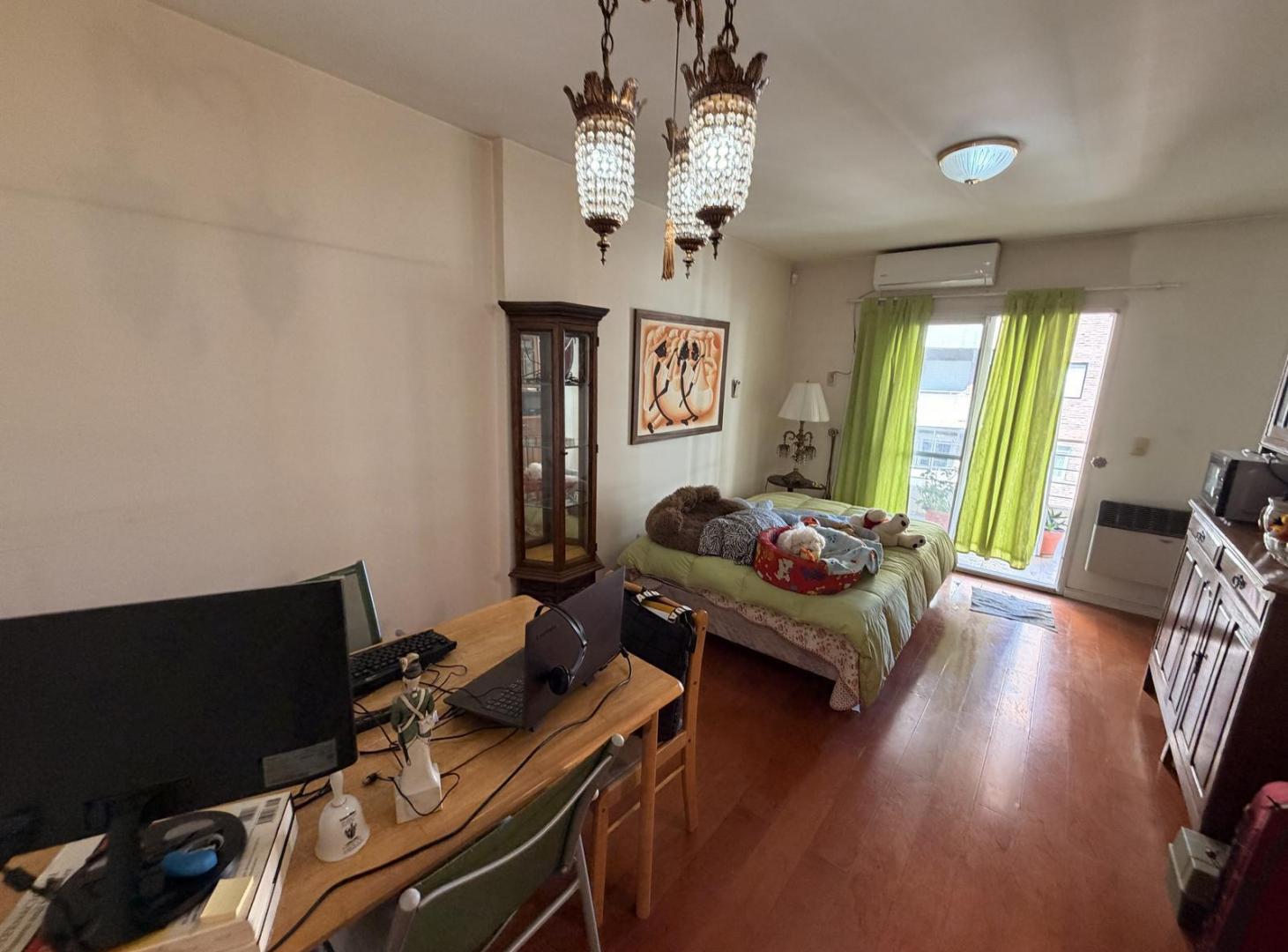 Foto de Departamento en Alquiler Tres Dormitorios Con Patio Barrio Centro, imagen 1