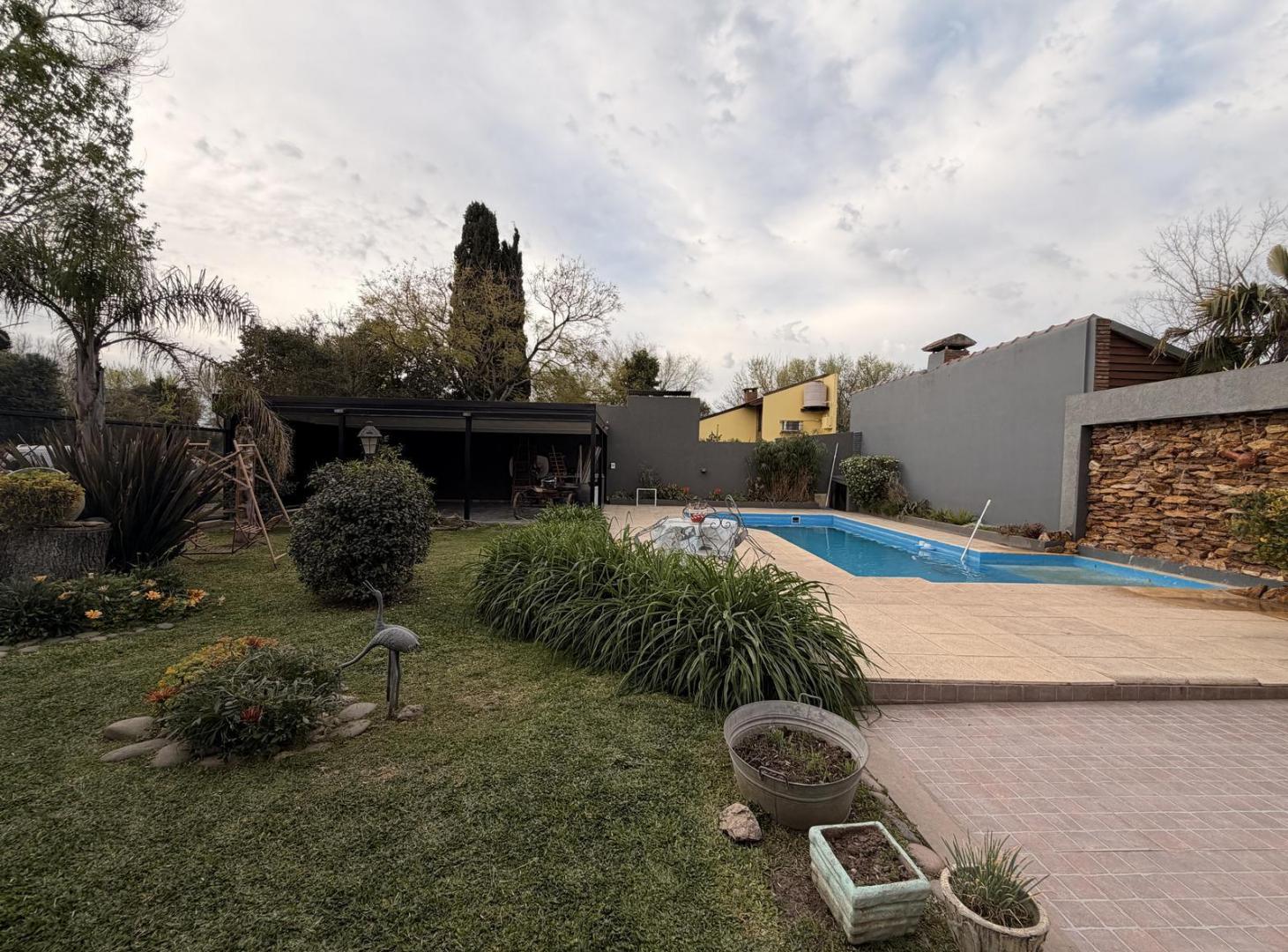 Foto de Casa Tres Dormitorios con Jardin y Pileta en Pueblo Esther, imagen 3
