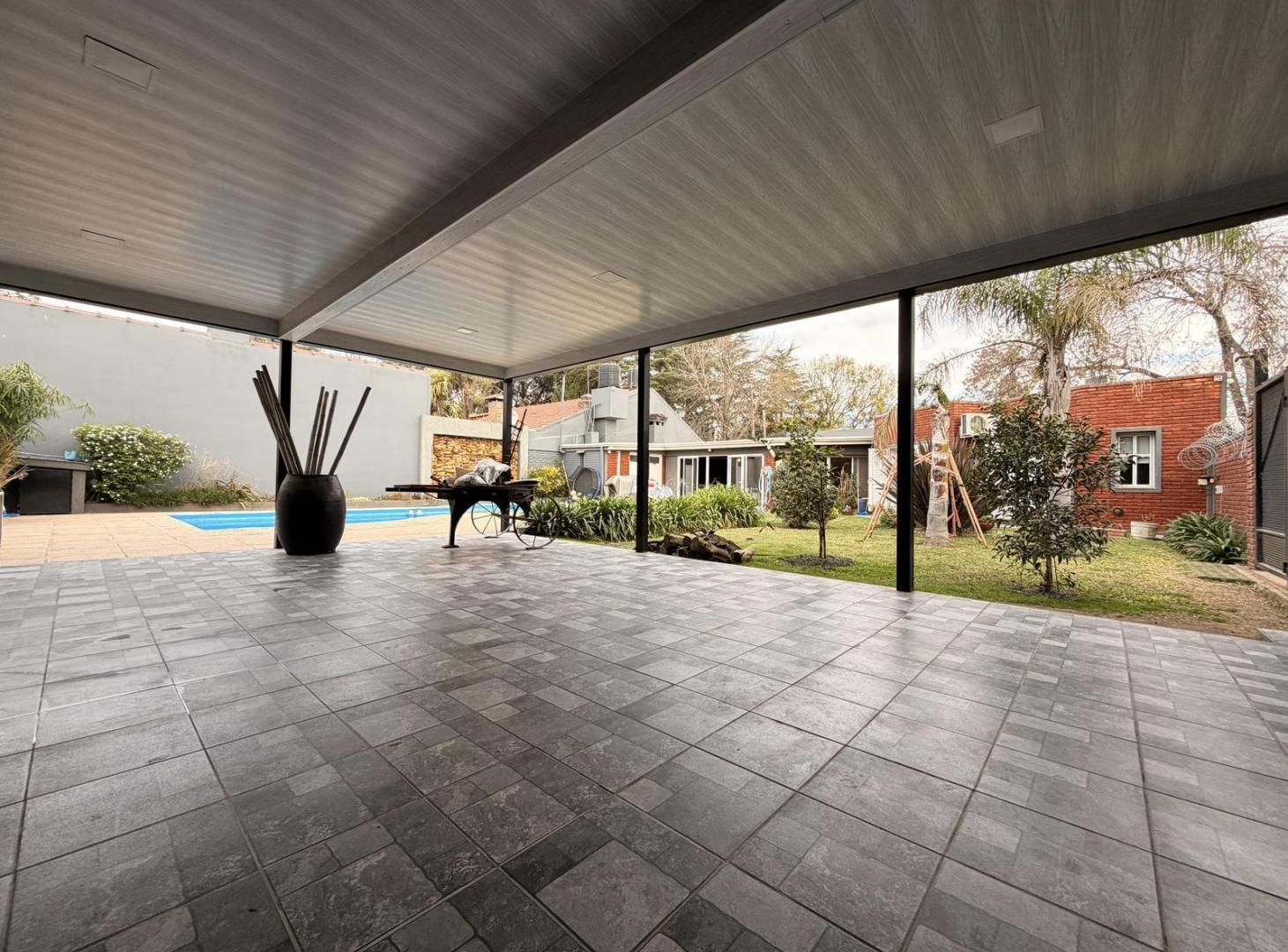 Foto de Casa Tres Dormitorios con Jardin y Pileta en Pueblo Esther, imagen 5