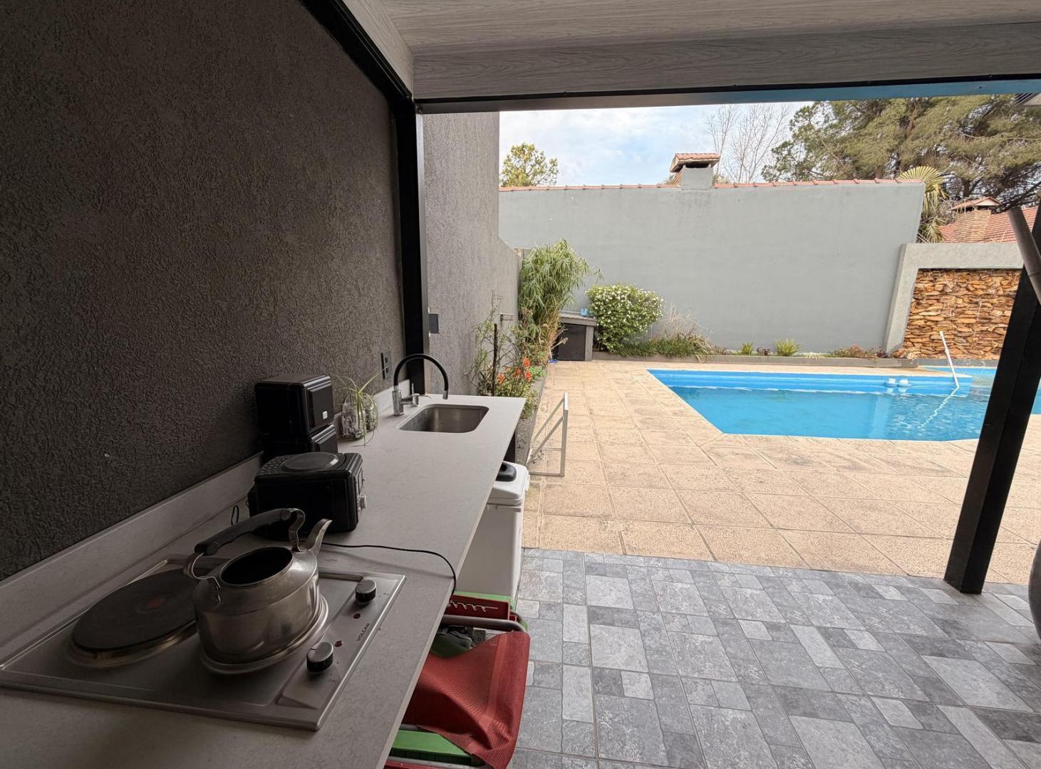 Foto de Casa Tres Dormitorios con Jardin y Pileta en Pueblo Esther, imagen 1