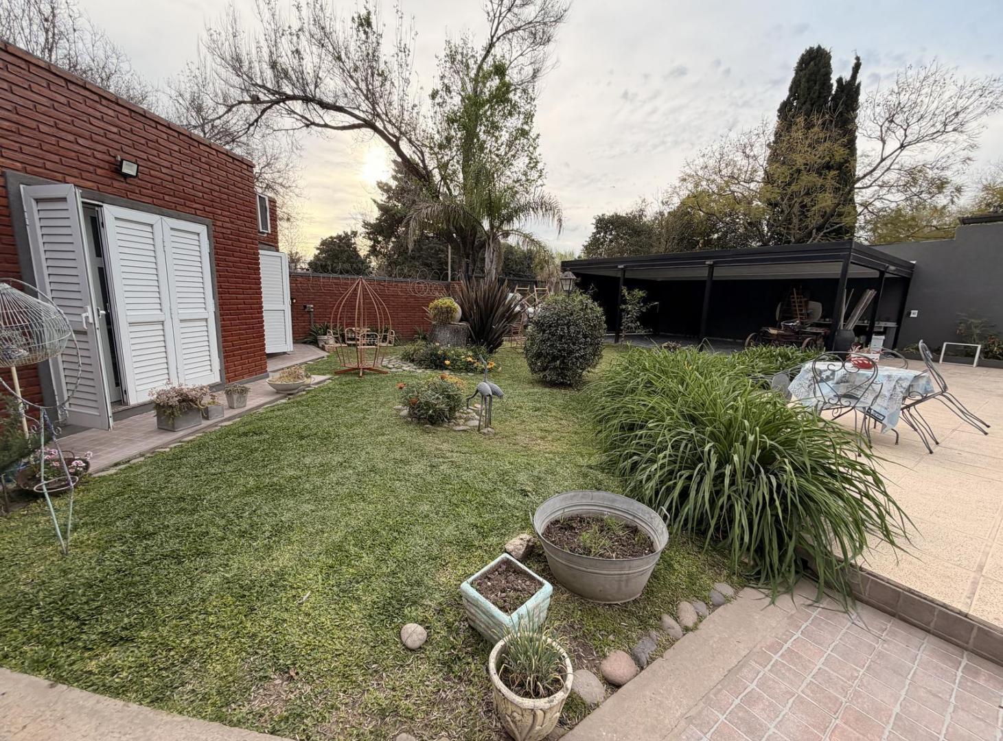 Foto de Casa Tres Dormitorios con Jardin y Pileta en Pueblo Esther, imagen 2