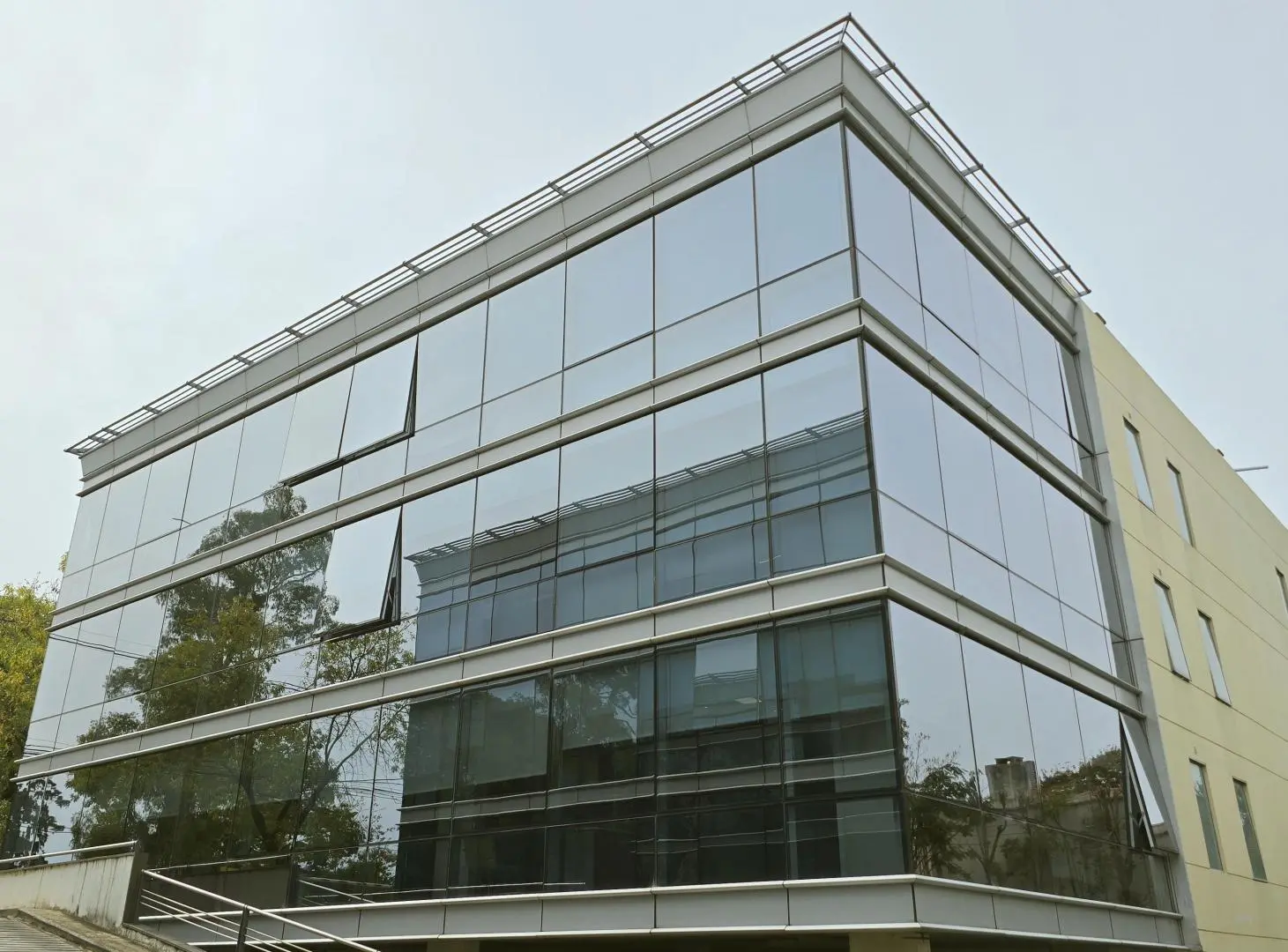 ALQUILER | OFICINA AAA EN EDIFICIO PLAZA ROCHA 1