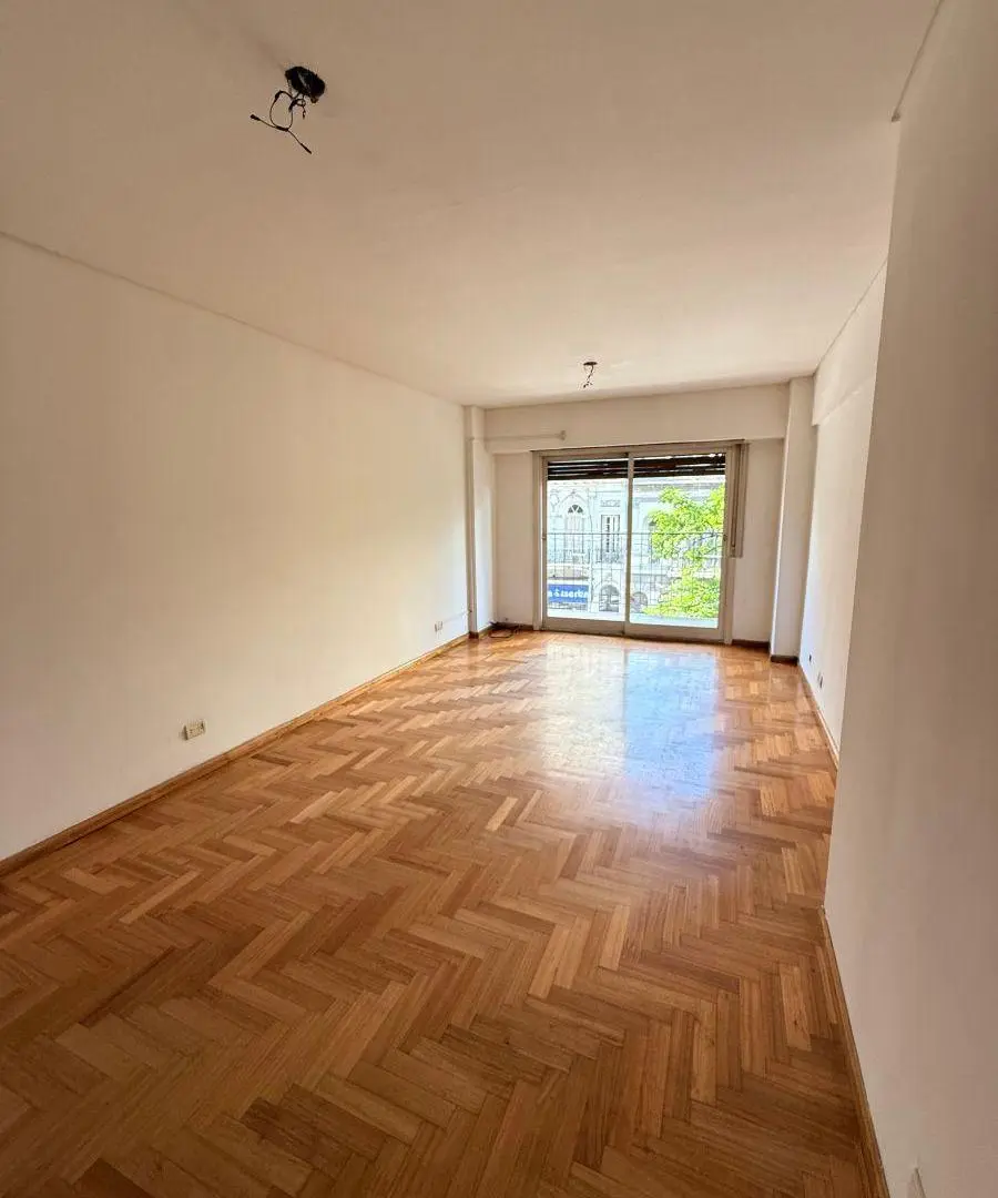 EXCELENTE DEPARTAMENTO 4 AMBIENTES. IMPECABLE ESTADO. 2 BALCONES. 1
