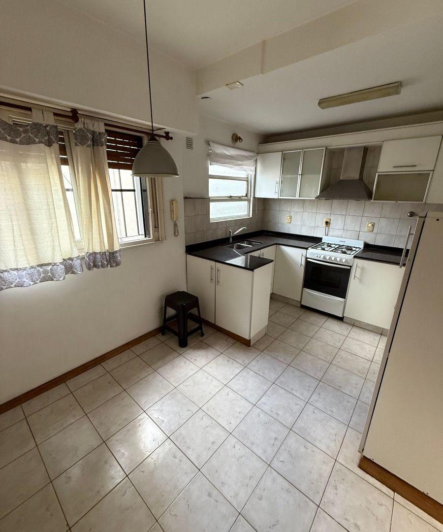 Foto de EXCELENTE DEPARTAMENTO 4 AMBIENTES. IMPECABLE ESTADO. 2 BALCONES., imagen 5