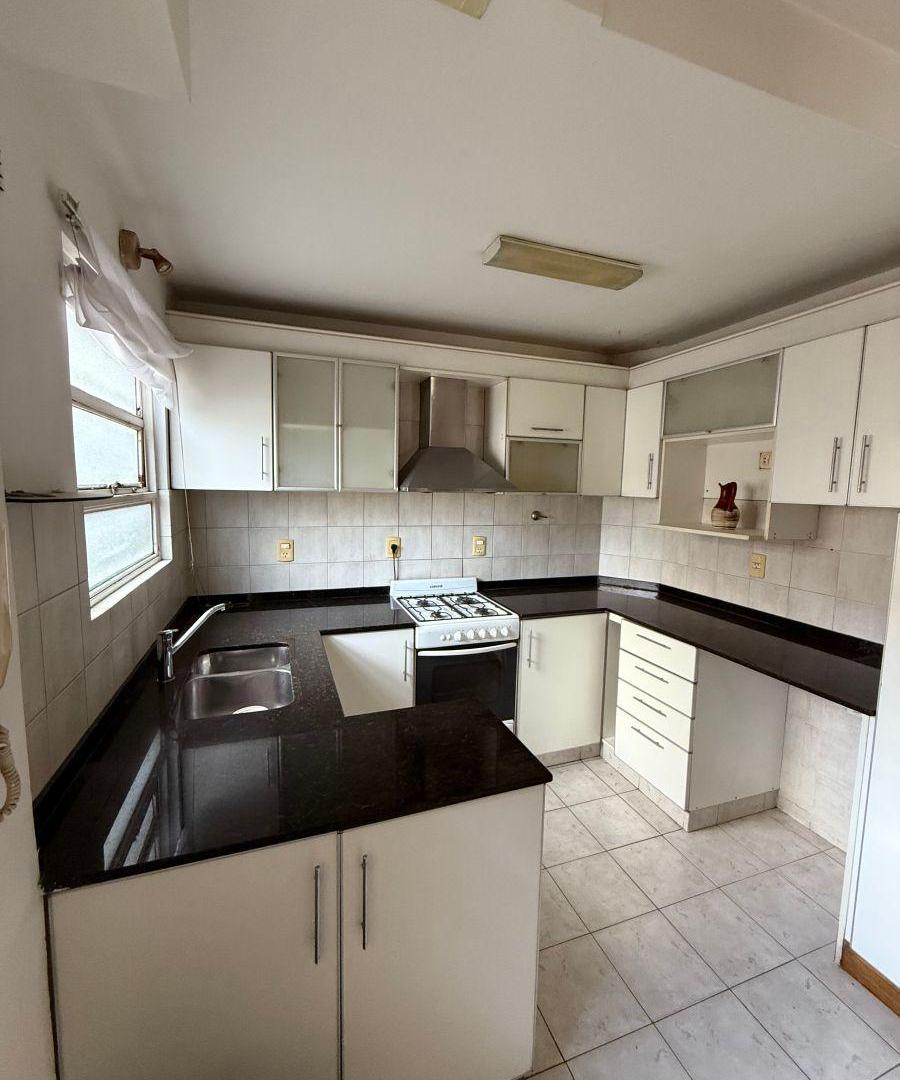 Foto de EXCELENTE DEPARTAMENTO 4 AMBIENTES. IMPECABLE ESTADO. 2 BALCONES., imagen 4
