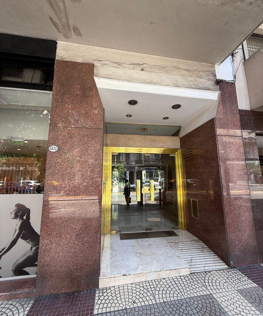 EXCELENTE DEPARTAMENTO 4 AMBIENTES. IMPECABLE ESTADO. 2 BALCONES.