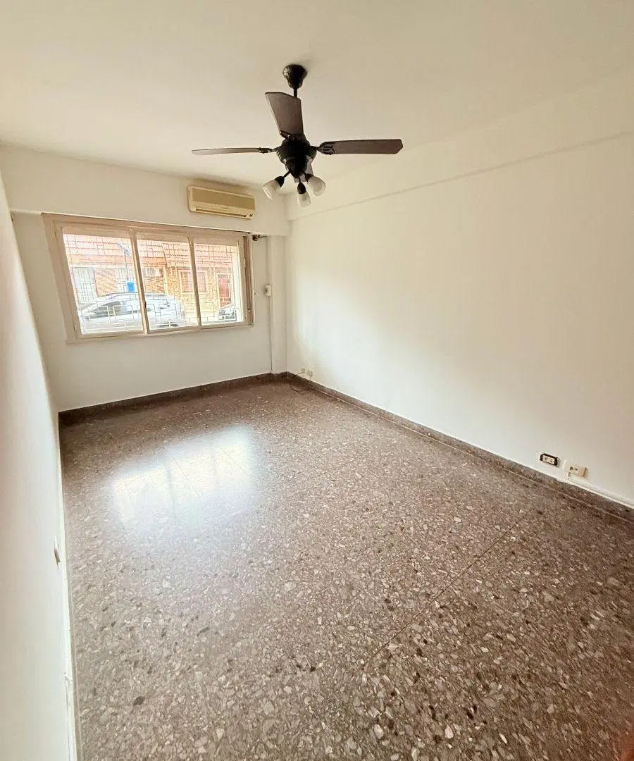 HERMOSO DEPARTAMENTO 3 AMBIENTES, PLANTA BAJA AL FRENTE CON PATIO. 2