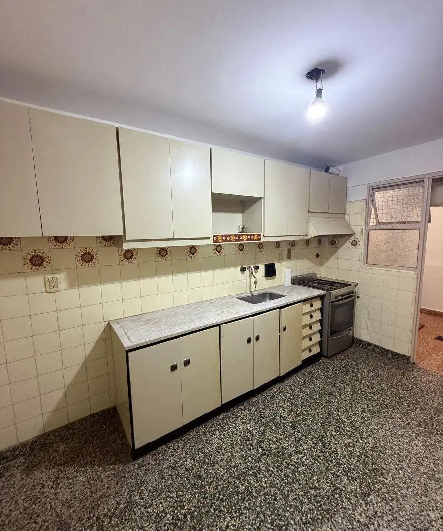 HERMOSO DEPARTAMENTO 3 AMBIENTES, PLANTA BAJA AL FRENTE CON PATIO. 5