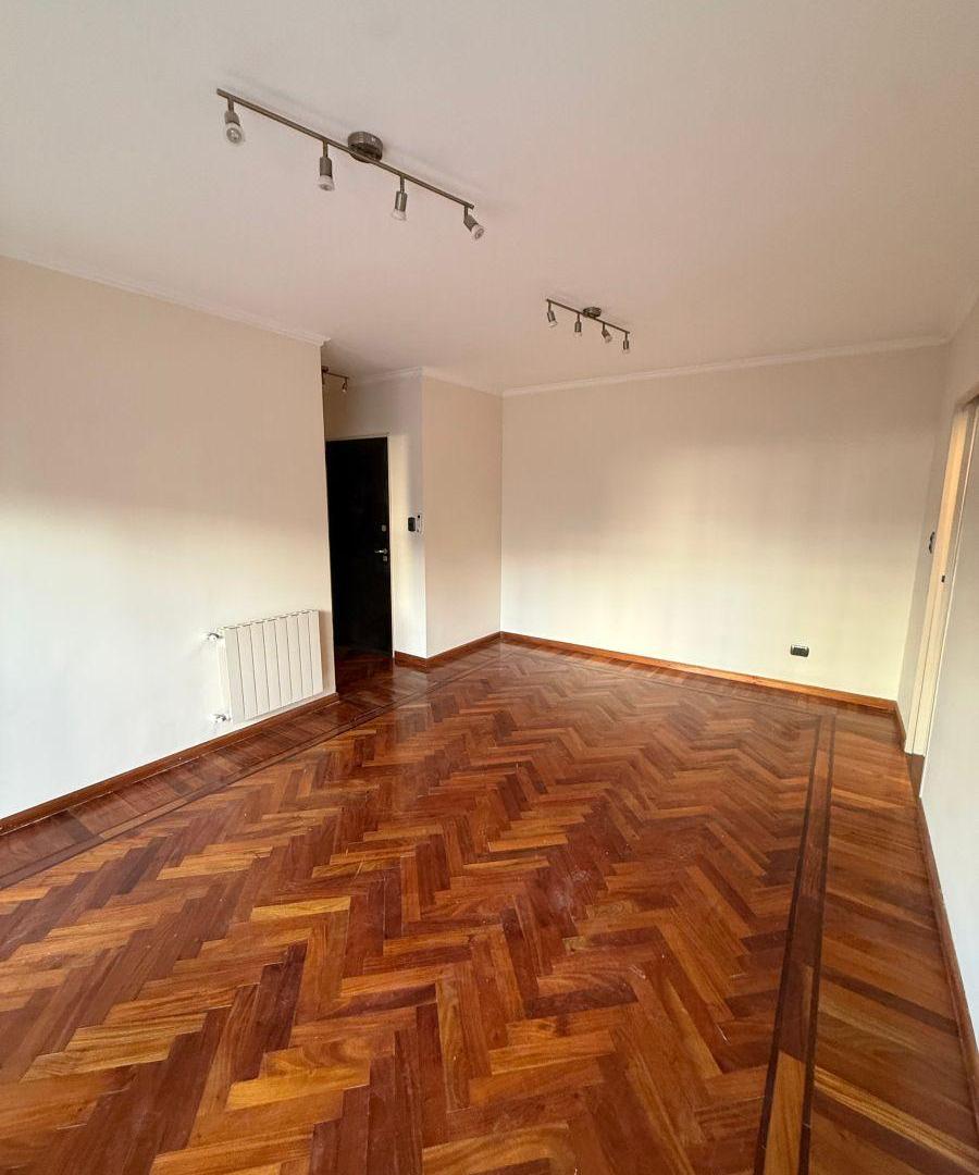 Foto de Hermoso Departamento 2 Ambientes Grandes Con Cochera fija., imagen 2