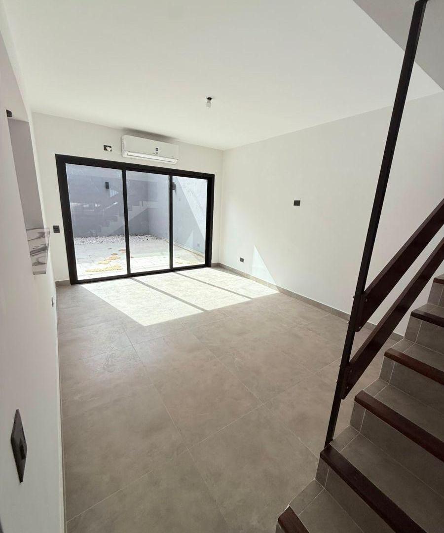 Foto de EXCELENTE PH TIPO CASA 5 AMBIENTES + COCHERA + PATIO + TERRAZA, imagen 2