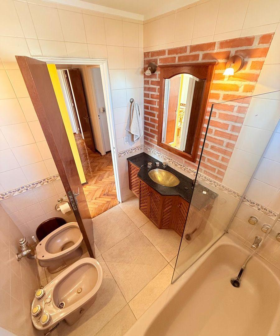 Foto de Hermoso Piso 4 Ambientes con balcón terraza al frente y Parrilla., imagen 2