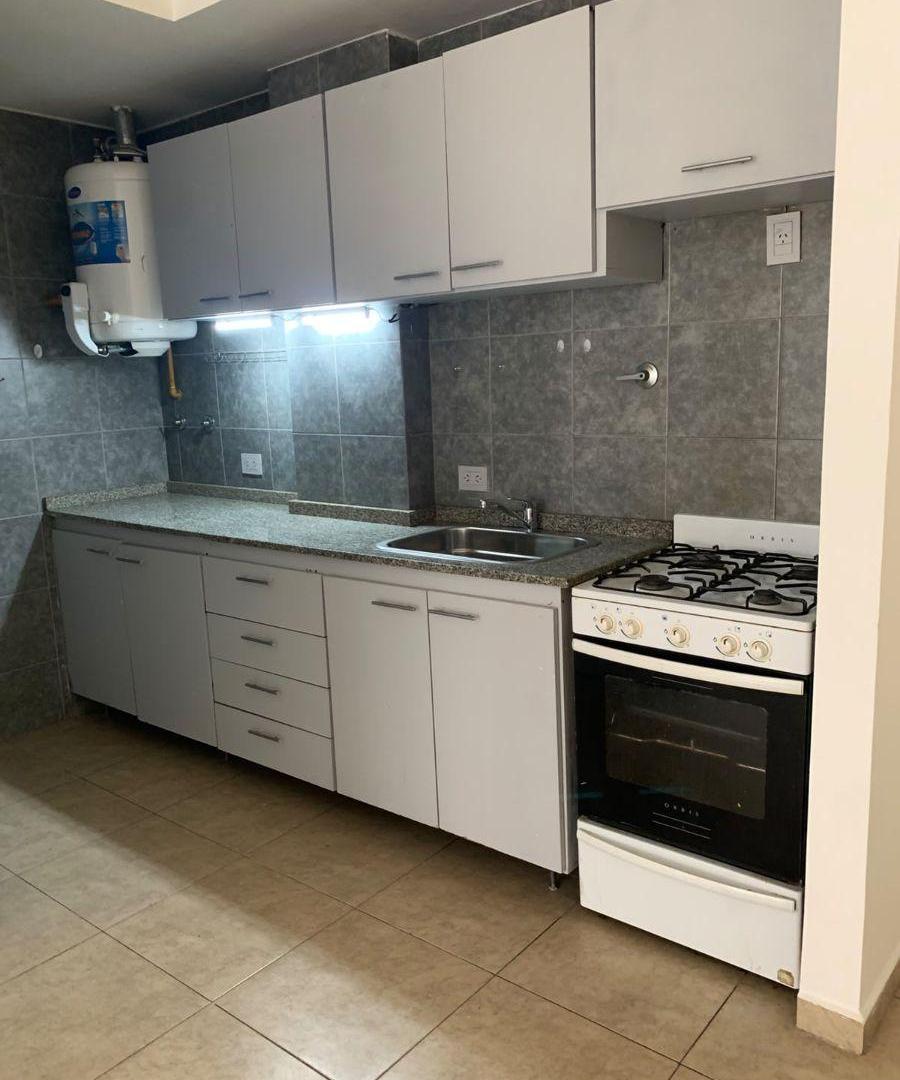 Foto de HERMOSO DEPARTAMENTO 2 AMBIENTES CON DORMITORIO EN SUITE, VESTIDOR Y, imagen 2