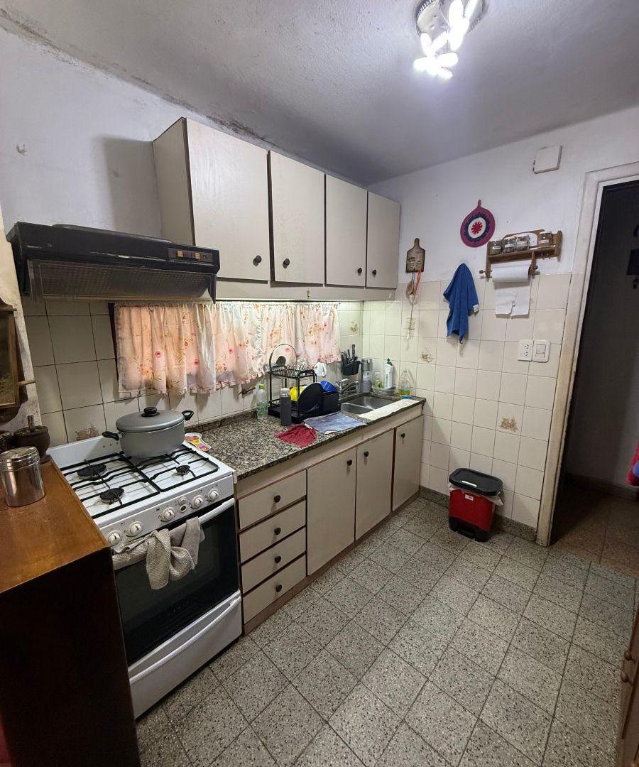 Foto de Chalet 4 Ambientes con 2 cocheras, jardín y terraza. A refaccionar., imagen 5
