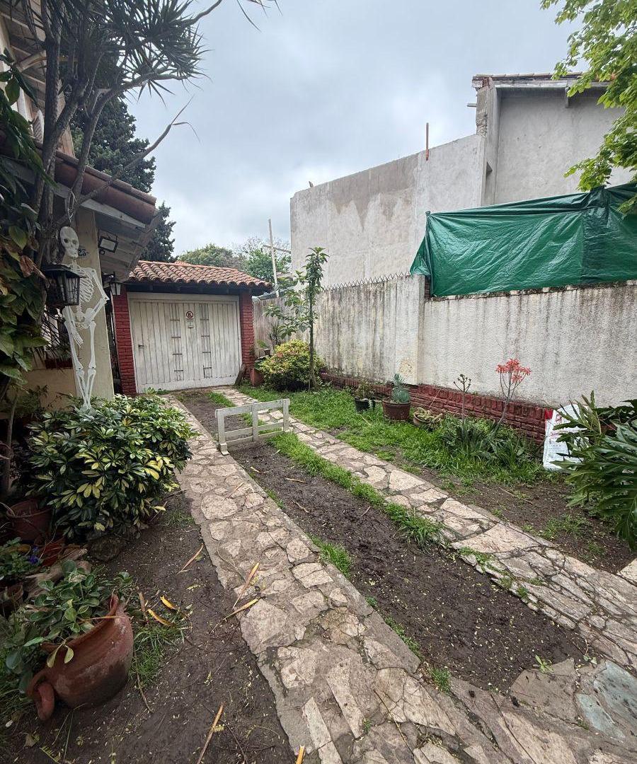 Foto de Chalet 4 Ambientes con 2 cocheras, jardín y terraza. A refaccionar., imagen 3