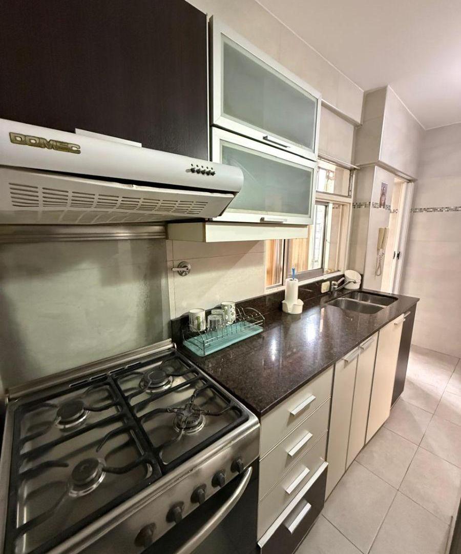 Foto de HERMOSO DEPARTAMENTO 4 AMBIENTES CON BALCON EN L, PARRILLA Y BAULERA., imagen 5