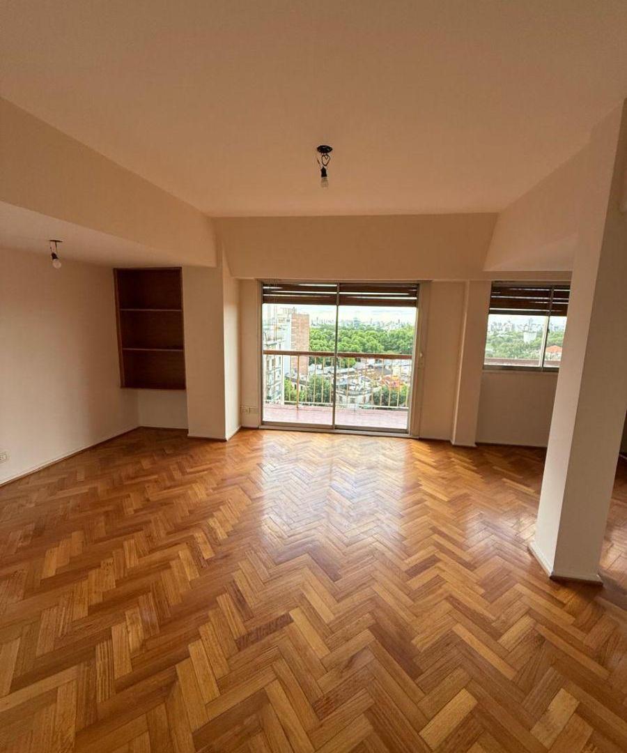 Foto de HERMOSO DEPARTAMENTO 4 AMBIENTES CON BALCON EN L, PARRILLA Y BAULERA., imagen 3