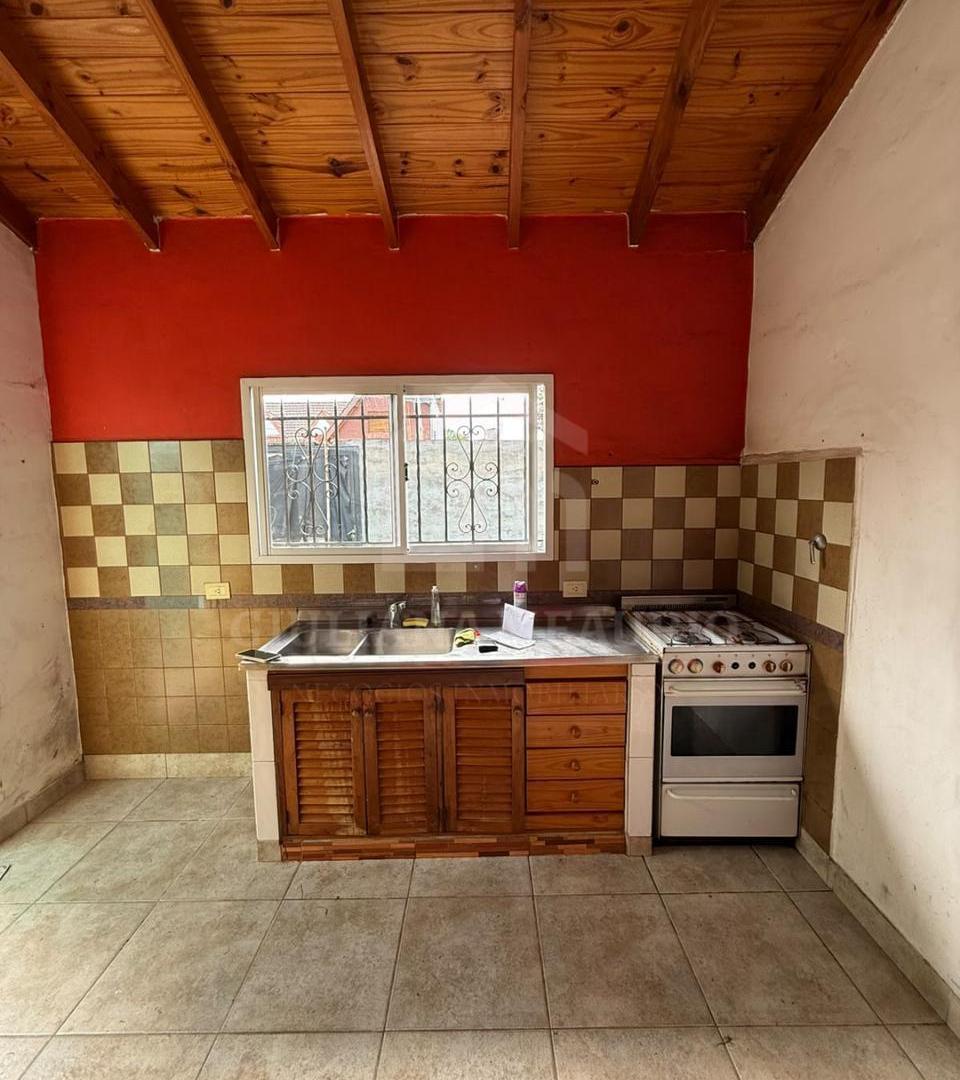 Foto de Departamento en ALQUILER tipo casa con patio y entrada de autos - Moron, imagen 2