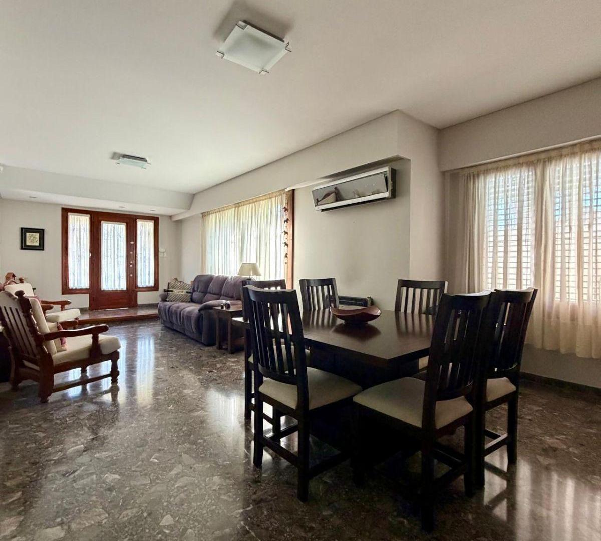 Foto de Casa de 3 Ambientes en Venta en Victoria – Dos Plantas – Garage – Patio, imagen 3