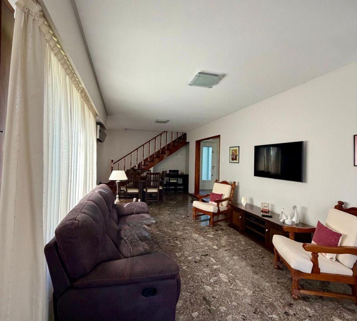 Foto de Casa de 3 Ambientes en Venta en Victoria – Dos Plantas – Garage – Patio, imagen 4