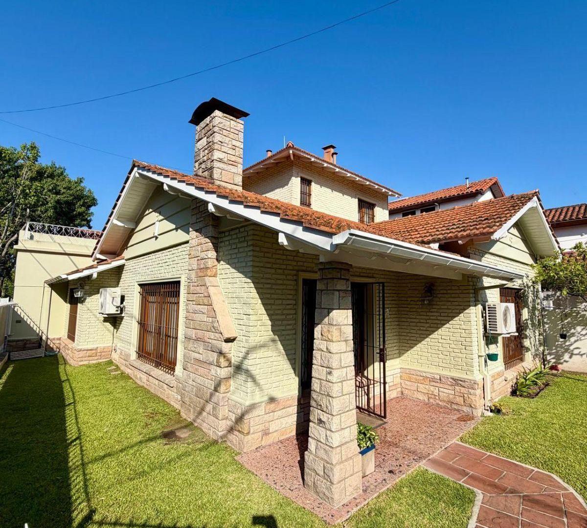 Foto de Casa de 3 Ambientes en Venta en Victoria – Dos Plantas – Garage – Patio, imagen 2