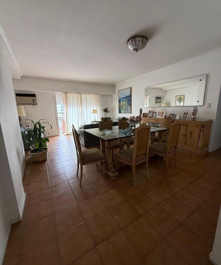 Foto de Casa en planta alta de 4 ambientes con cochera cubierta – Martínez, imagen 2