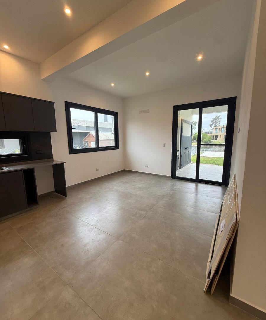 Foto de Hermosa casa en venta 5 ambientes en Laguna Grande, imagen 3
