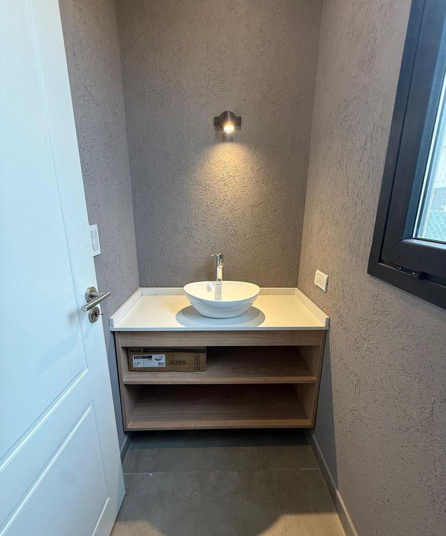 Foto de Hermosa casa en venta 5 ambientes en Laguna Grande, imagen 2