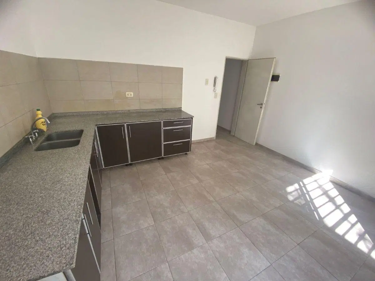Triplex Tipo Casa de 4 Amb. C/cochera 2