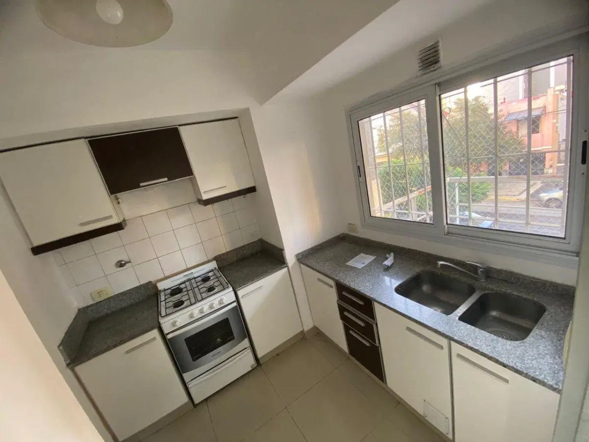 Hermoso Semi - Piso de 3 Amb. Al Fte. C/cochera 5