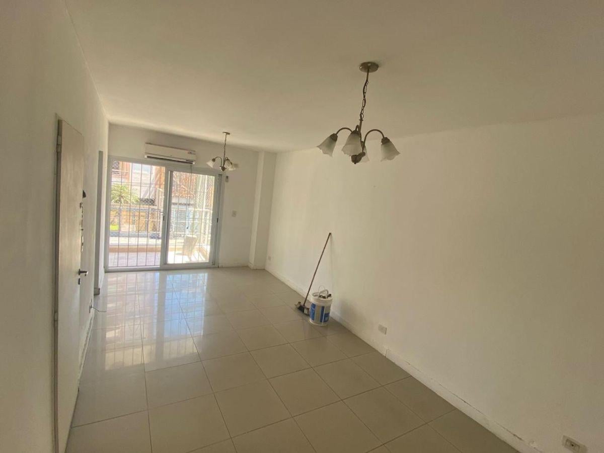 Foto de Hermoso Semi - Piso de 3 Amb. Al Fte. C/cochera, imagen 5