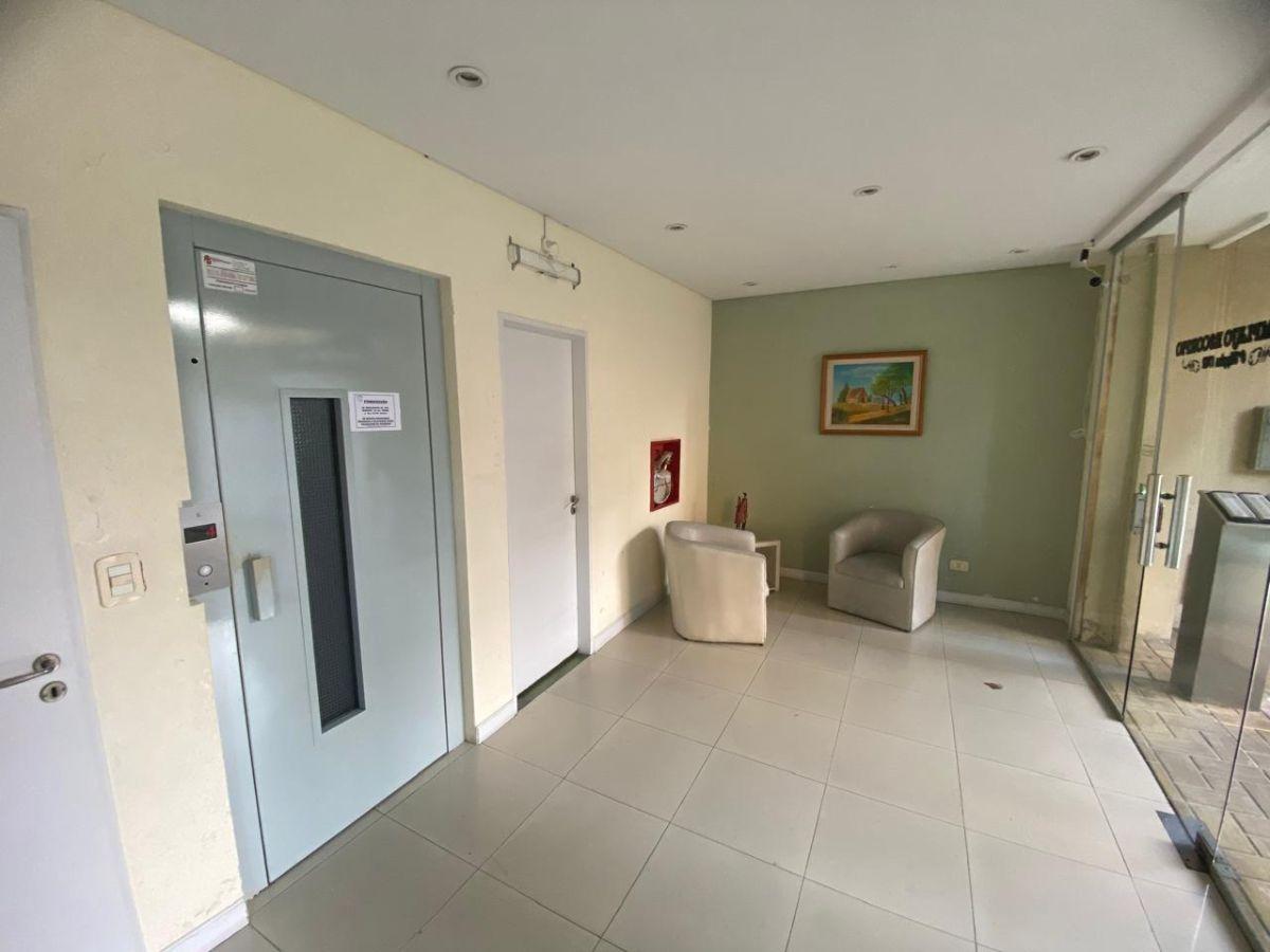 Foto de Hermoso Semi - Piso de 3 Amb. Al Fte. C/cochera, imagen 2