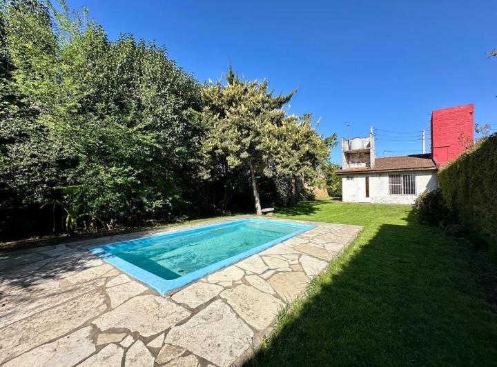 Casa con piscina en alquiler en Escobar 4