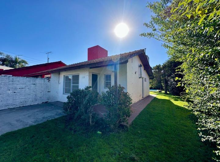 Casa con piscina en alquiler en Escobar 2